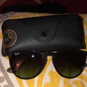 ✨Mono-Chrome Ray Bans✨